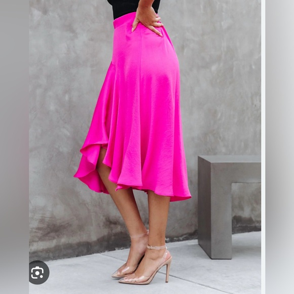 💕💕NWOT VICI Palmer Satin Ruffle Midi Skirt Hot Pink XL 💕💕 - Picture 3 of 10